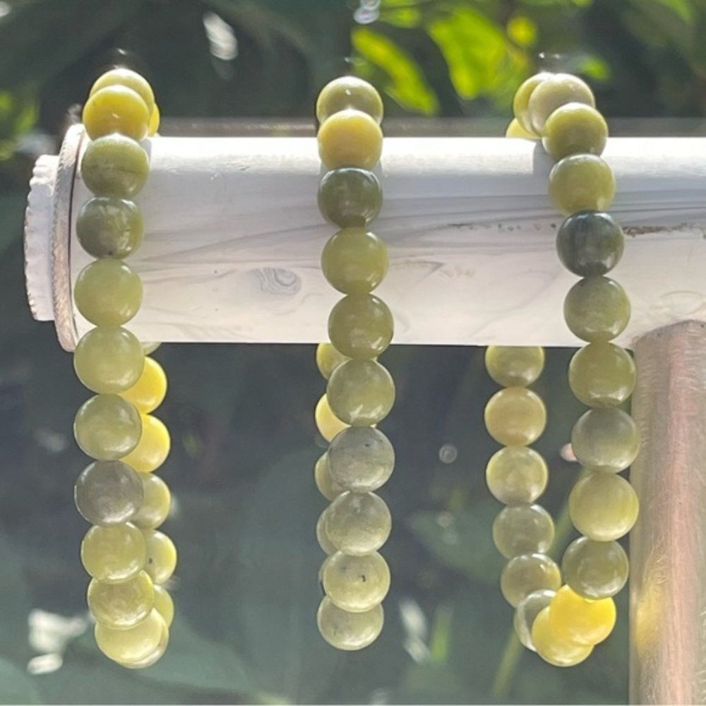 8mm Green Peridot Stretch Bead Bracelet - Picture 4 of 8